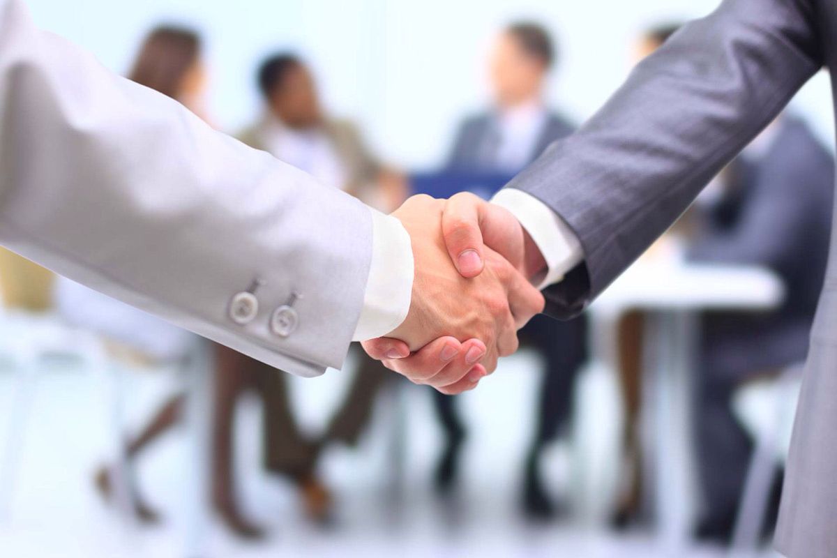 Hướng dẫn cách làm việc với luật sư độc lập để kiểm tra quy hoạch, tiến độ Sổ hồng BĐS Síp và bảo vệ dòng tiền an toàn. Đồng hành cùng AT Express.