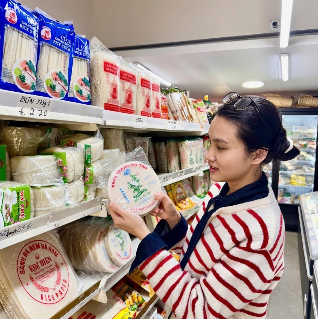 Đồ ăn Việt Nam tại Síp có dễ mua không? Cập nhật địa điểm bán gia vị Việt, chi phí đi siêu thị và chợ nông sản tại Síp mới nhất từ AT Express.