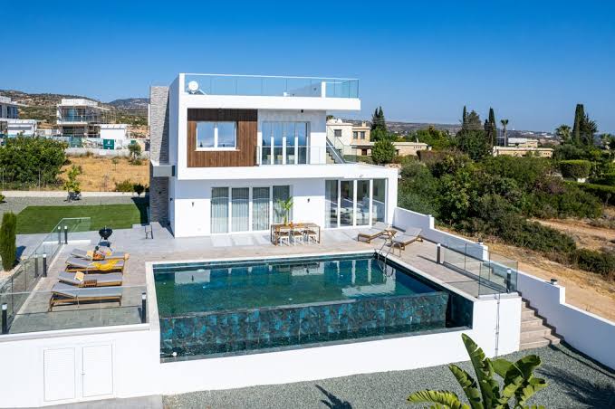 Tóm tắt thị trường bất động sản Síp 2026: Nicosia dẫn đầu giao dịch, Limassol hút vốn, Paphos đắt đỏ. Xem ngay phân tích chi tiết từ AT Express để đầu tư an toàn.