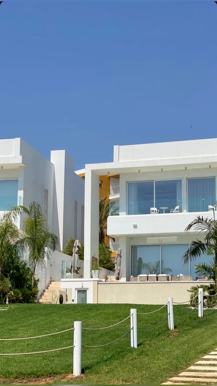 Mua 2 bất động sản cộng gộp có đủ điều kiện nhận PR Síp 300.000 EUR không? Xem ngay hướng dẫn chi tiết từ chuyên gia AT Express để tránh sai lầm pháp lý.