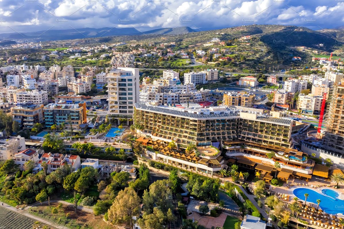 Phân tích nên sống ở Limassol hay Paphos để chọn nơi định cư đảo Síp phù hợp. So sánh chi phí, trường học, bất động sản và cơ hội đầu tư cho người Việt.