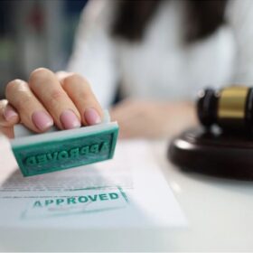 Thư chấp thuận thẻ xanh đảo Síp là mốc quan trọng trong hồ sơ định cư. Tìm hiểu ngay quy trình nhận thư, thời gian cấp và kinh nghiệm từ AT Express.